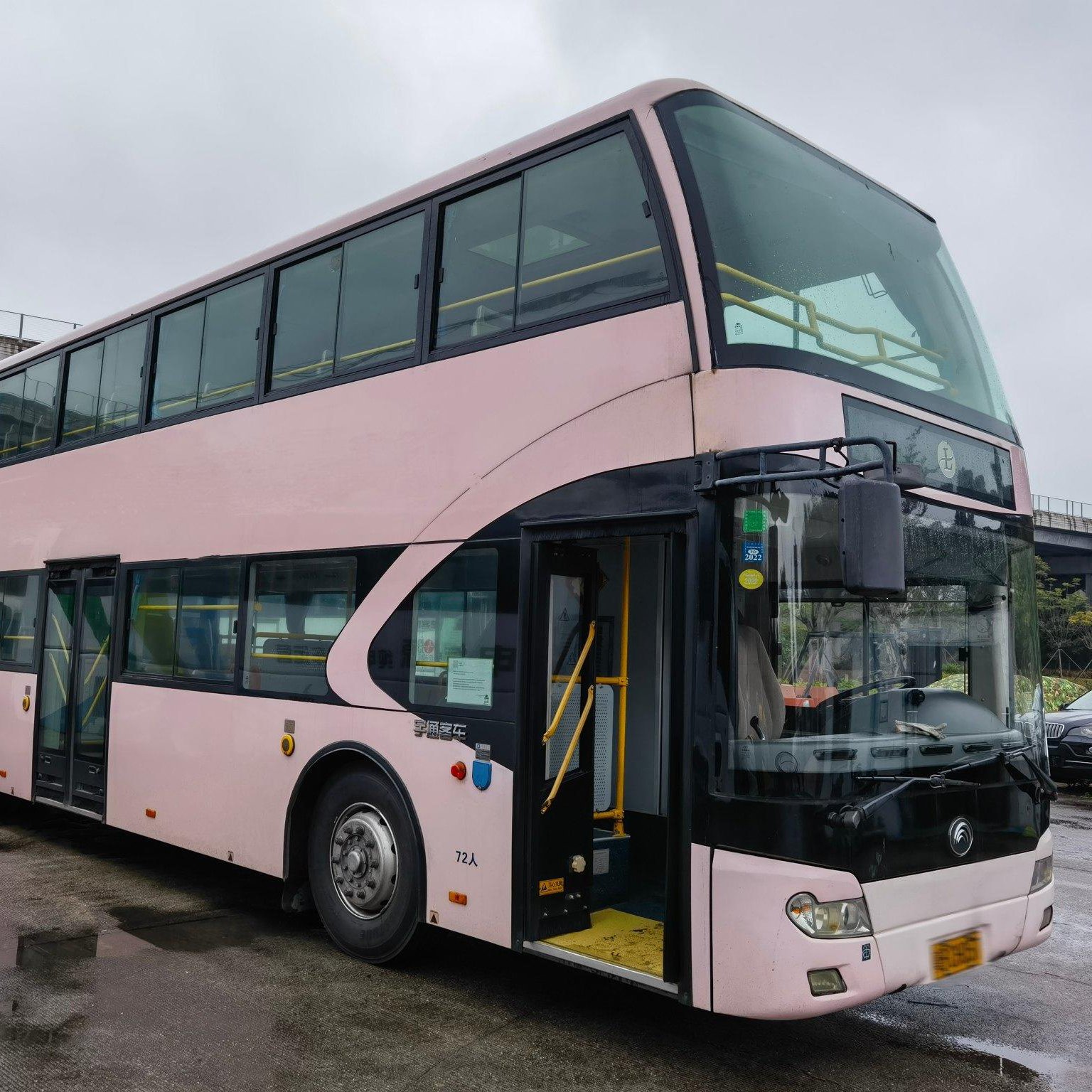 Used Yu-tong Bus Second Hand Diesel Engine RHD LHD Coach ZK6116 Passenger Transportation Bus 72 Seats